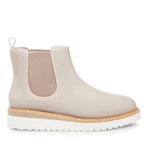 STEVE MADDEN
Waterproof Ankle boots, “Puddles” Light Grey